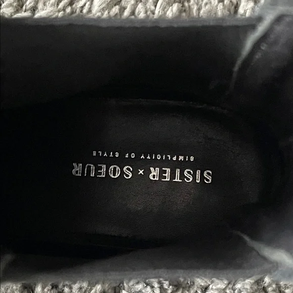 Sister * souer Black leather Chelsea Lug Sole Boots with elastic inserts - Picture 2 of 8